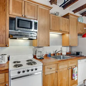 https://historic-city-market-loft-off-broughton-too.top-hotels-in-savannah.com