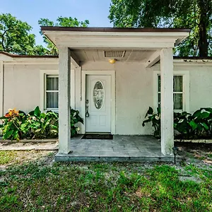 https://villa-beautiful-pool-house-in-old-seminole-heights.hotelstampa.org