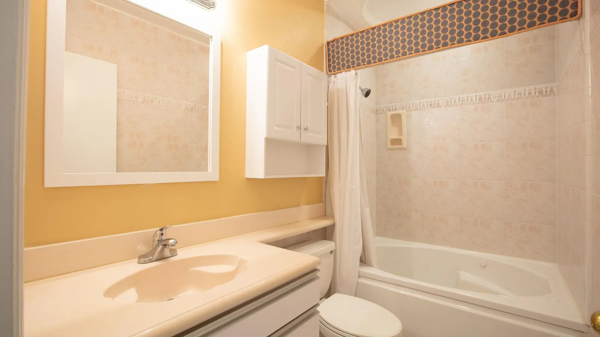 Harbour Beach Resort Studios! Daytona Beach Apartment